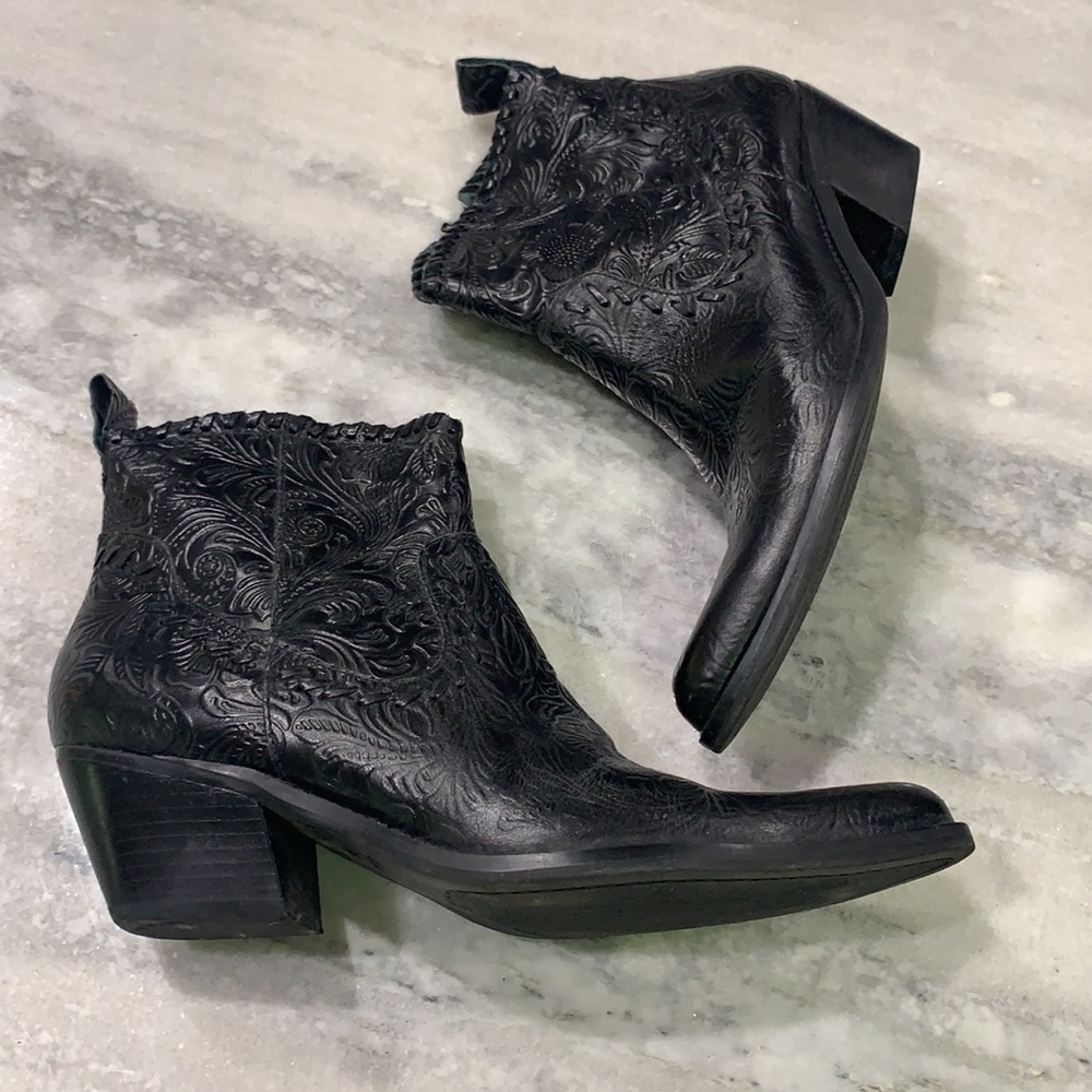 Gianni Bini Black Tooled Leather Booties sz: 6.5
